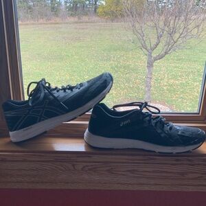 ASICS Men's Black and White Athletic Shoes